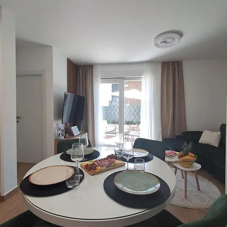 Luxury Mint Garden Kastela
